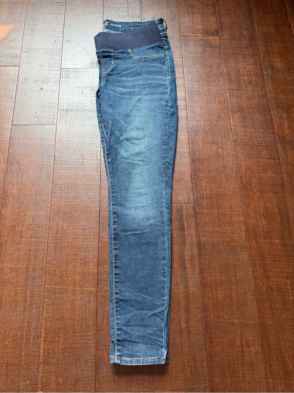 Signature Levi Strauss Gold Baby Bump Skinny Jeans in Dark Blue